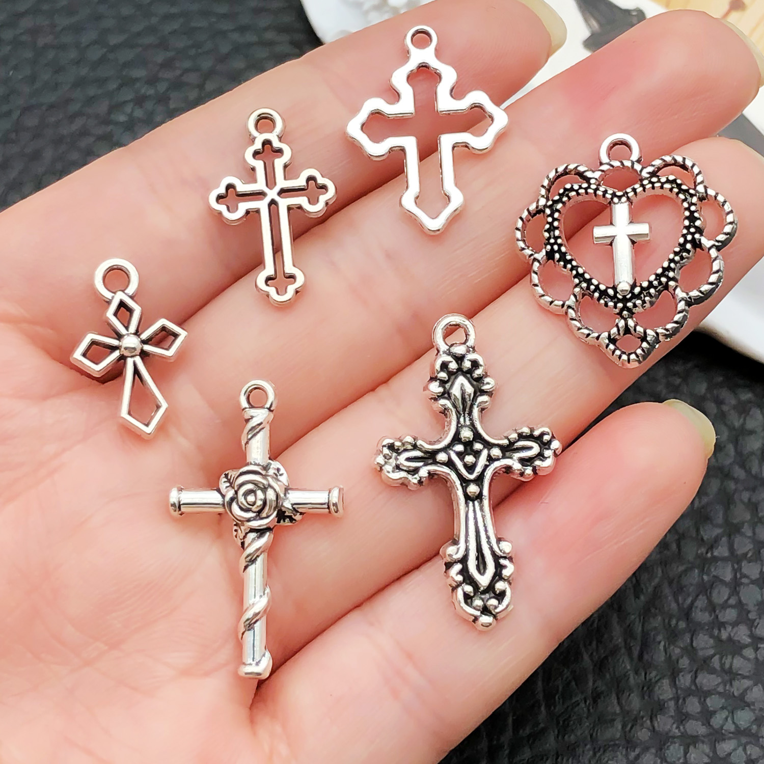 Assortiment de pendentifs croi - Ethnic Fashion Design avis et prix