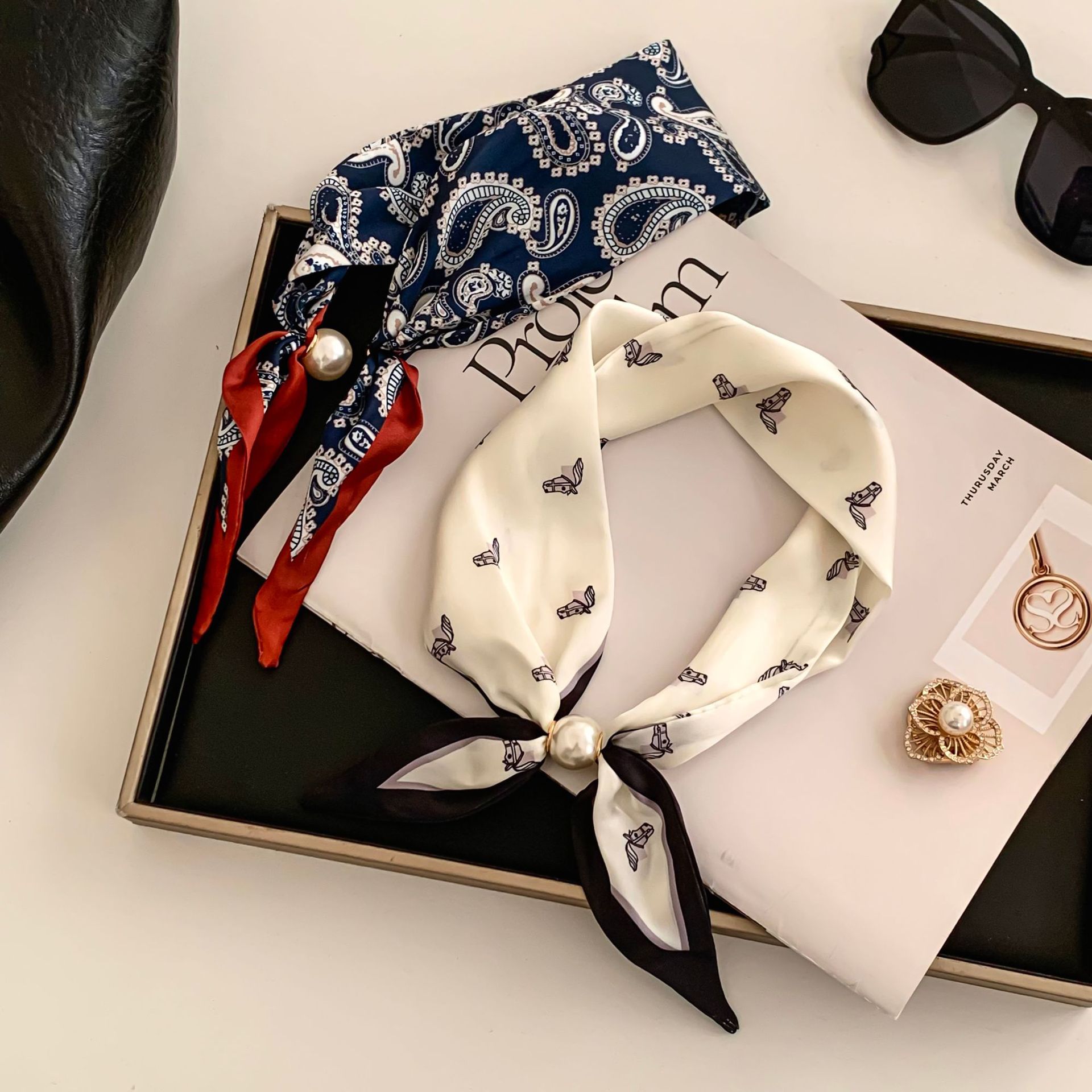 Foulard en soie motif fleur de - Ethnic Fashion Design avis et prix
